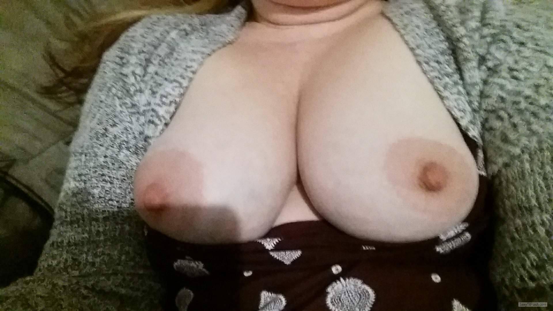 Tit Flash: My Big Tits - Topless Mysexywife from New Zealand